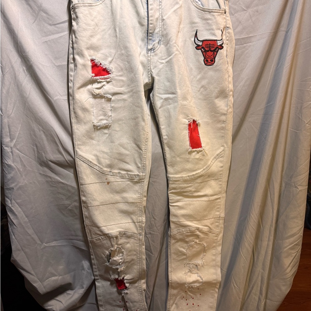 Fisll denim Chicago Bulls Distressed Jeans with Red Accents 2-4